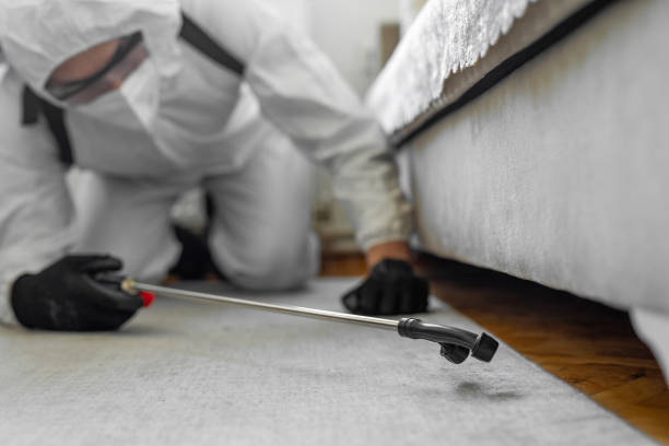 Professional Pest Control technician working in Nelson County County, ND